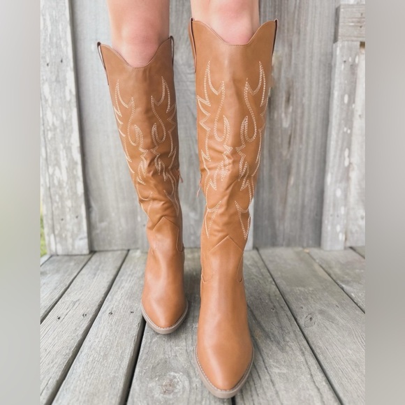 TAN KNEE HIGH SMOOTH COWBOY BOOT WITH WESTERN EMBROIDERY - Picture 2 of 3